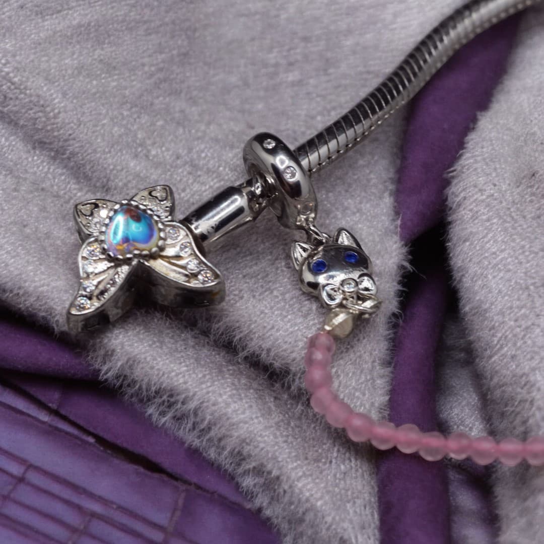 Łańcuszek zabezpieczający do bransoletki Pandora Kotek z muszką srebro 925 złoto