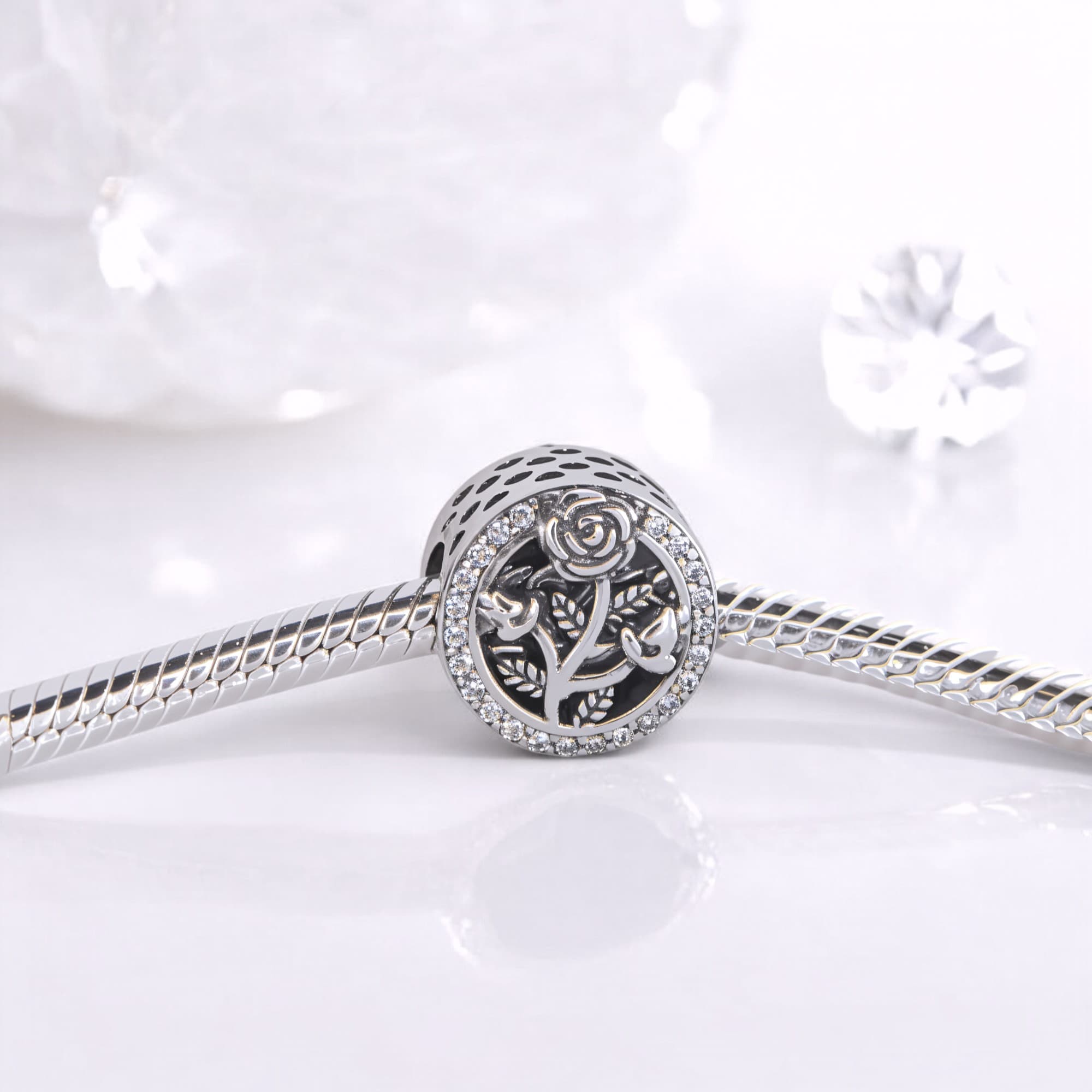 Srebrny charms 925 róża z cyrkoniami zawieszka do bransoletki modułowej