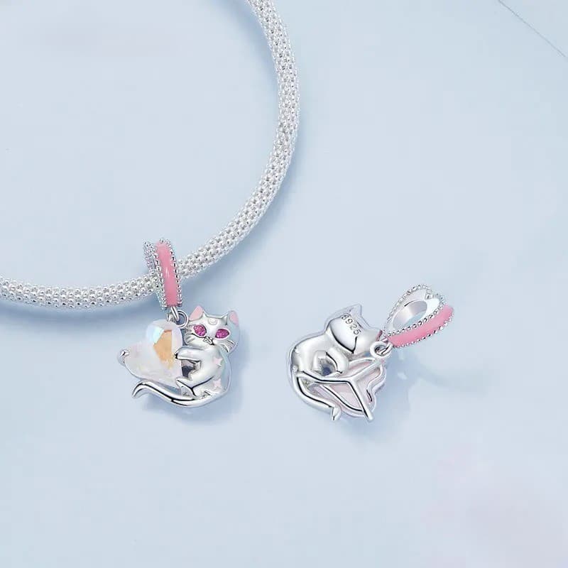 Charms Kotek wiszący na sercu srebro 925