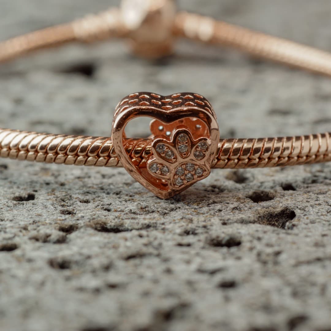 Charms zawieszka Łapka Pupila różowe złoto rose gold