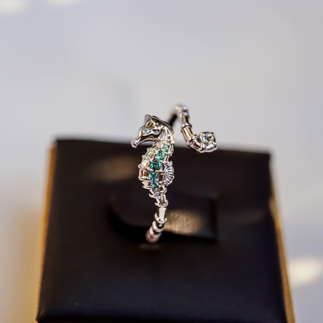 Pierścionek Konik Morski Wakacyjna biżuteria srebro 925 białe złoto