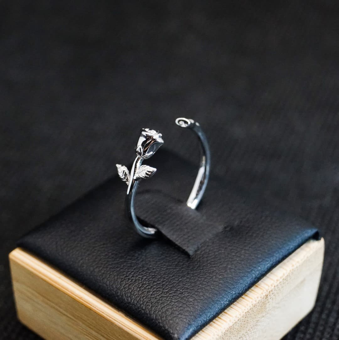 Pierścionek Róża srebro 925 platyna