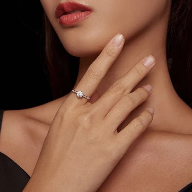 Pierścionek ze srebra 925 z diamentem moissanite 0.8 CT moissanit