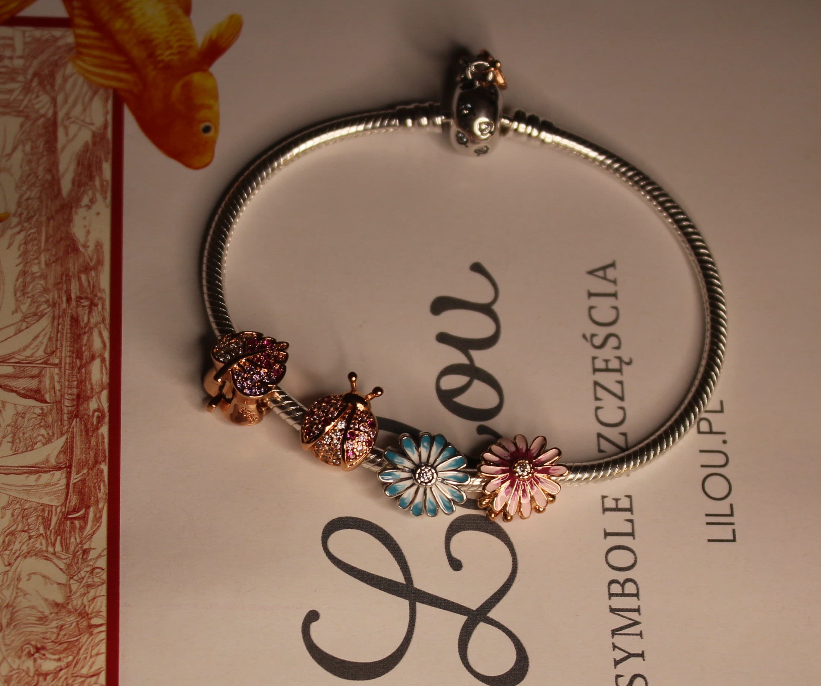 Charms zawieszka Stokrotka błękitna  srebro 925