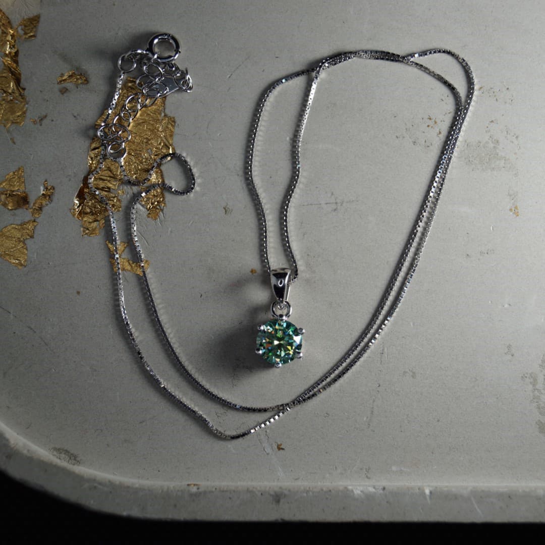 Naszyjnik Moissanite jasno zielony 1 ct 6,5 mm szmaragd