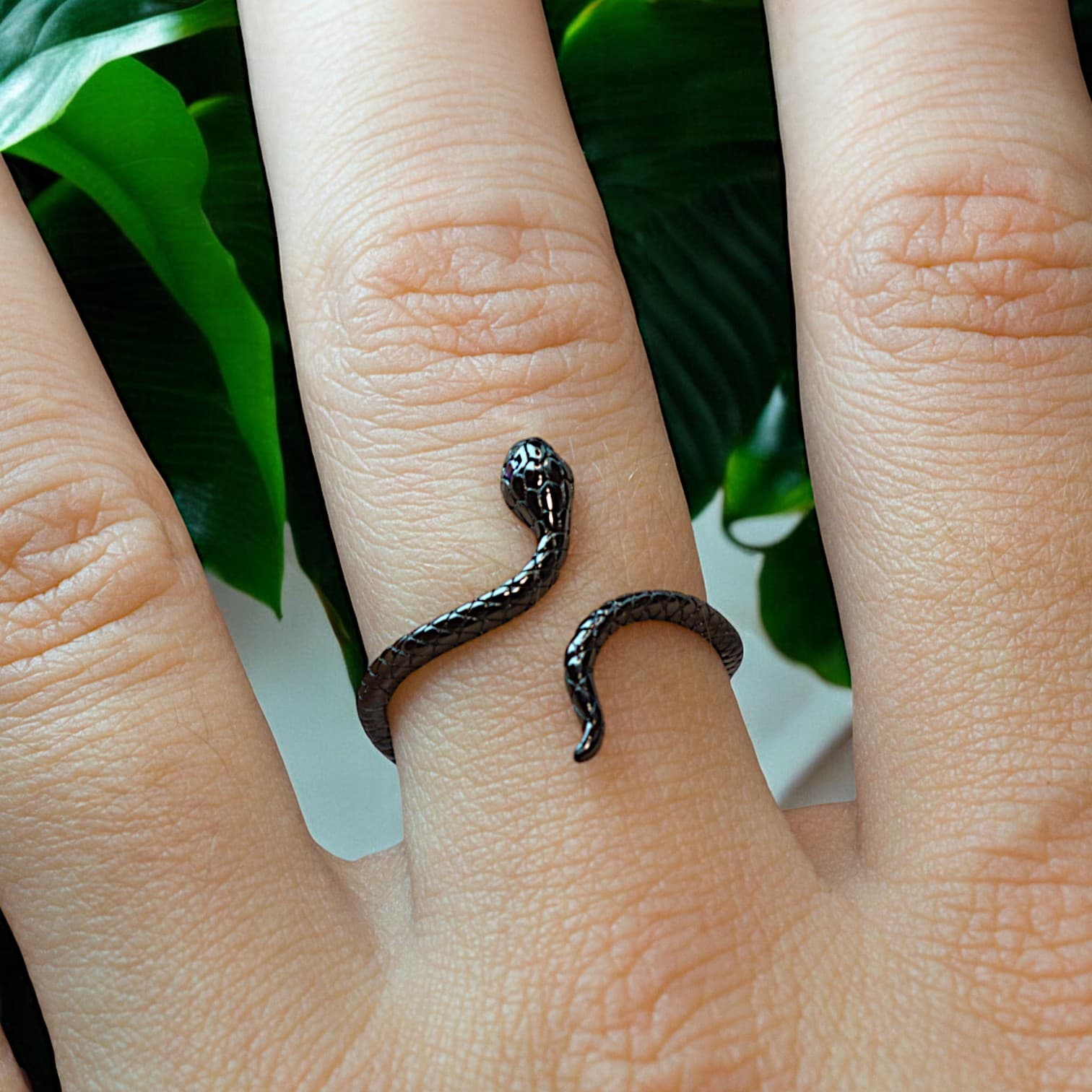 Pierścionek Czarny wąż srebro 925 i czarne złoto