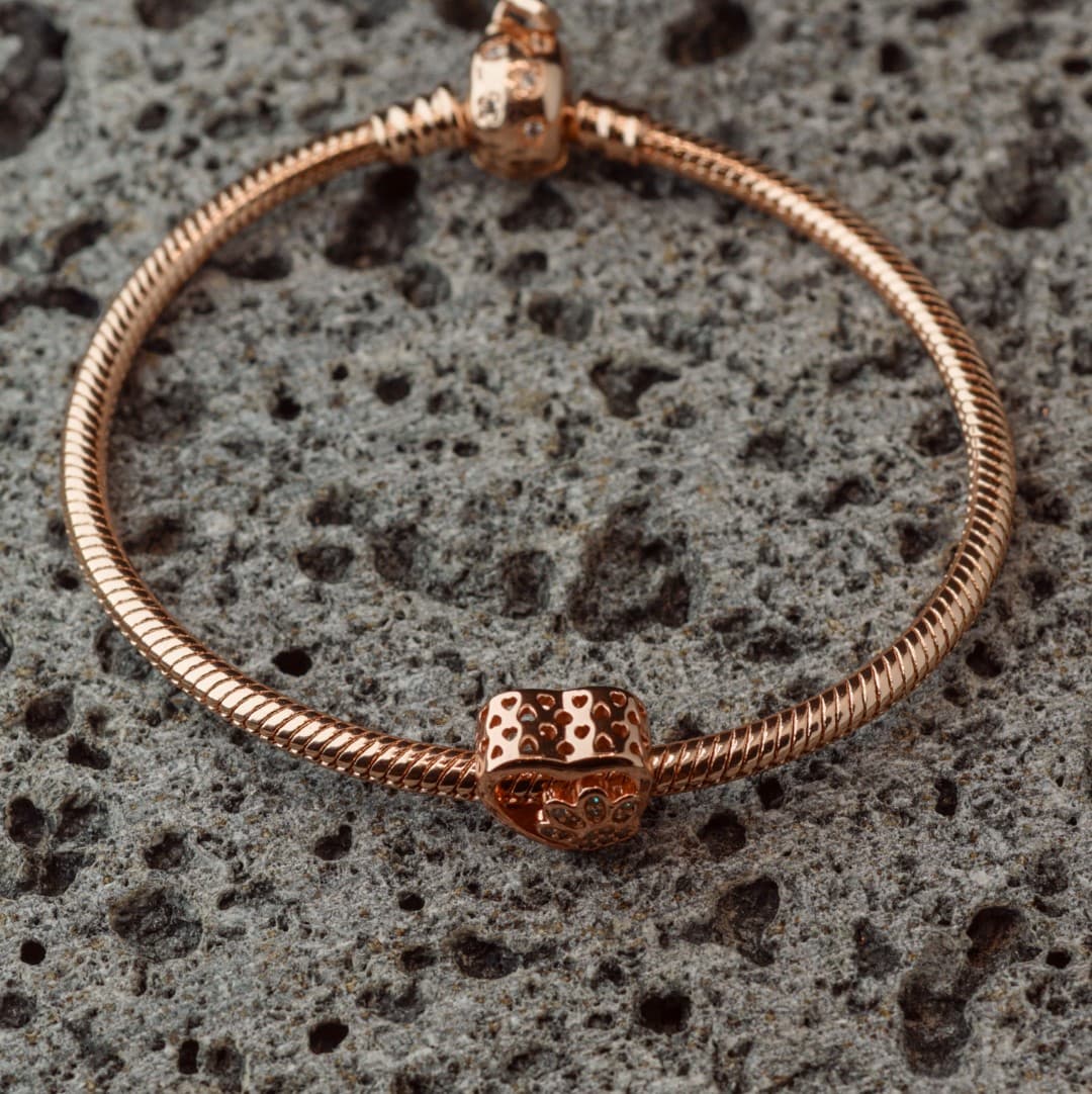 Charms zawieszka Łapka Pupila różowe złoto rose gold