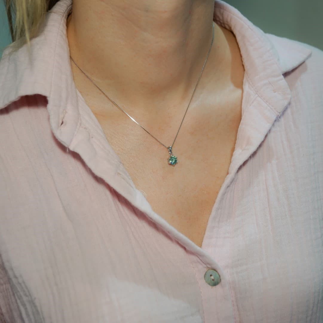 Naszyjnik Moissanite jasno zielony 1 ct 6,5 mm szmaragd