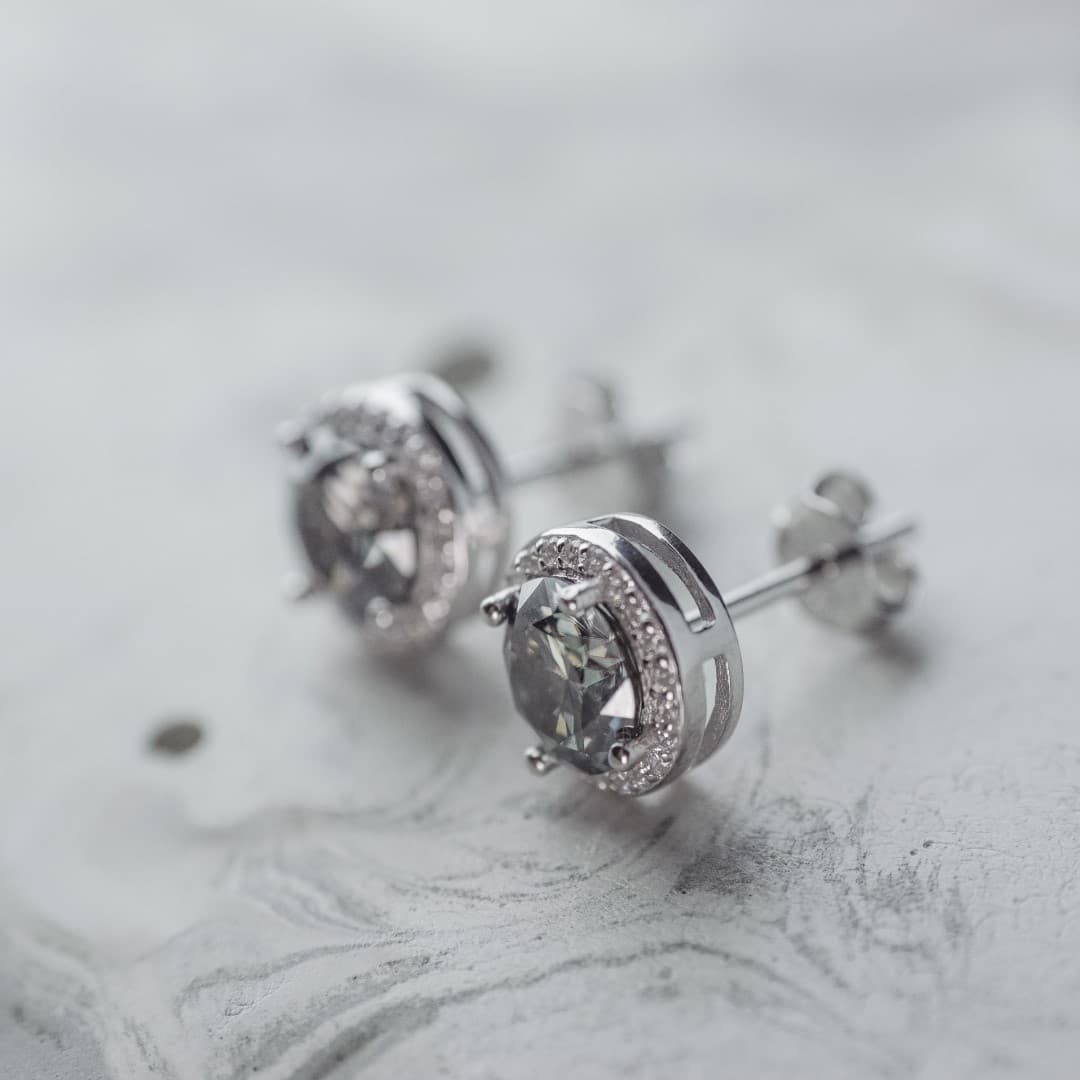 Kolczyki z diamentem Moissanite szare 2 x 1 ct 6,5 mm średnicy