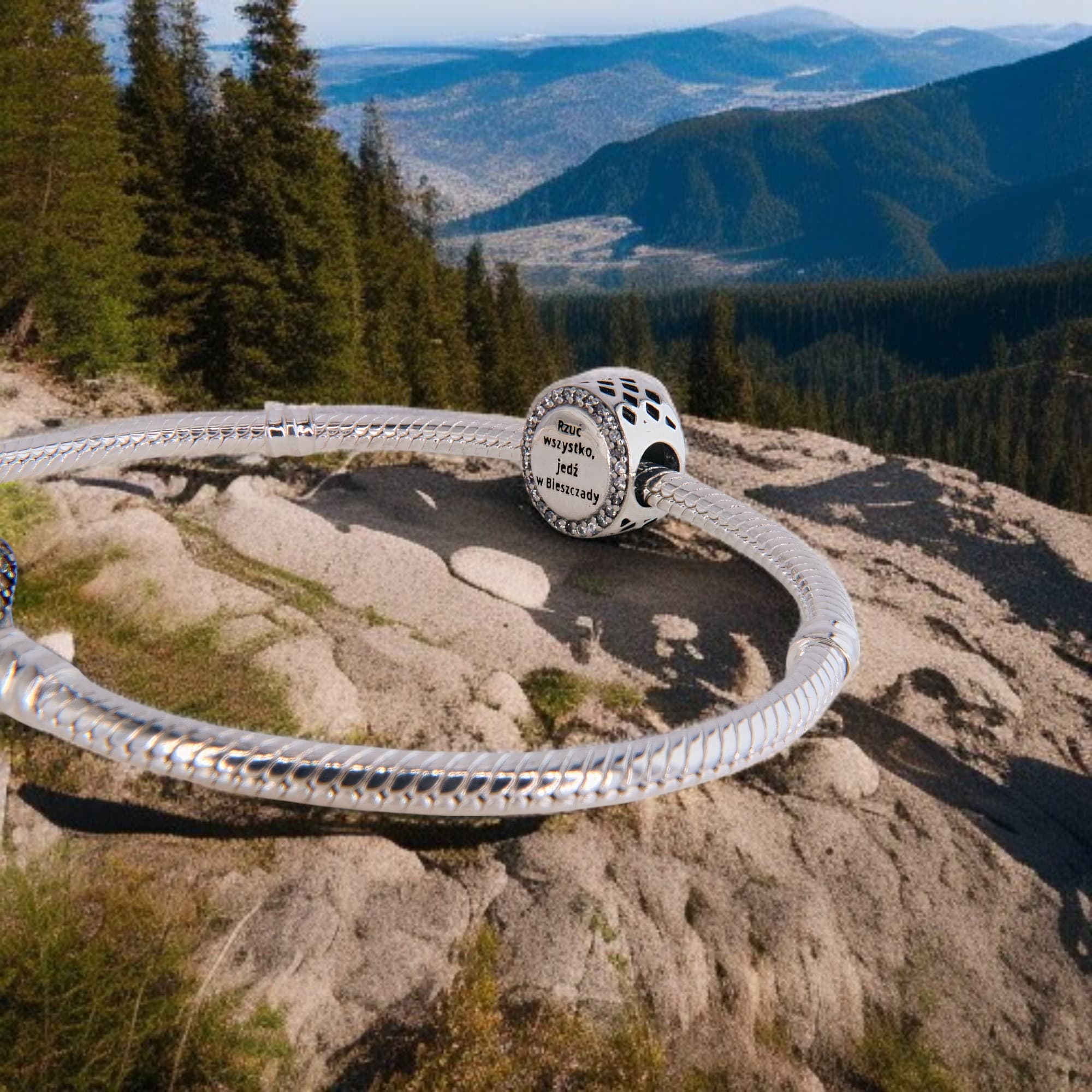 Charms Bieszczady Srebro 925 – Symbol Dzikiej Przyrody i Wolności niedźwiedź