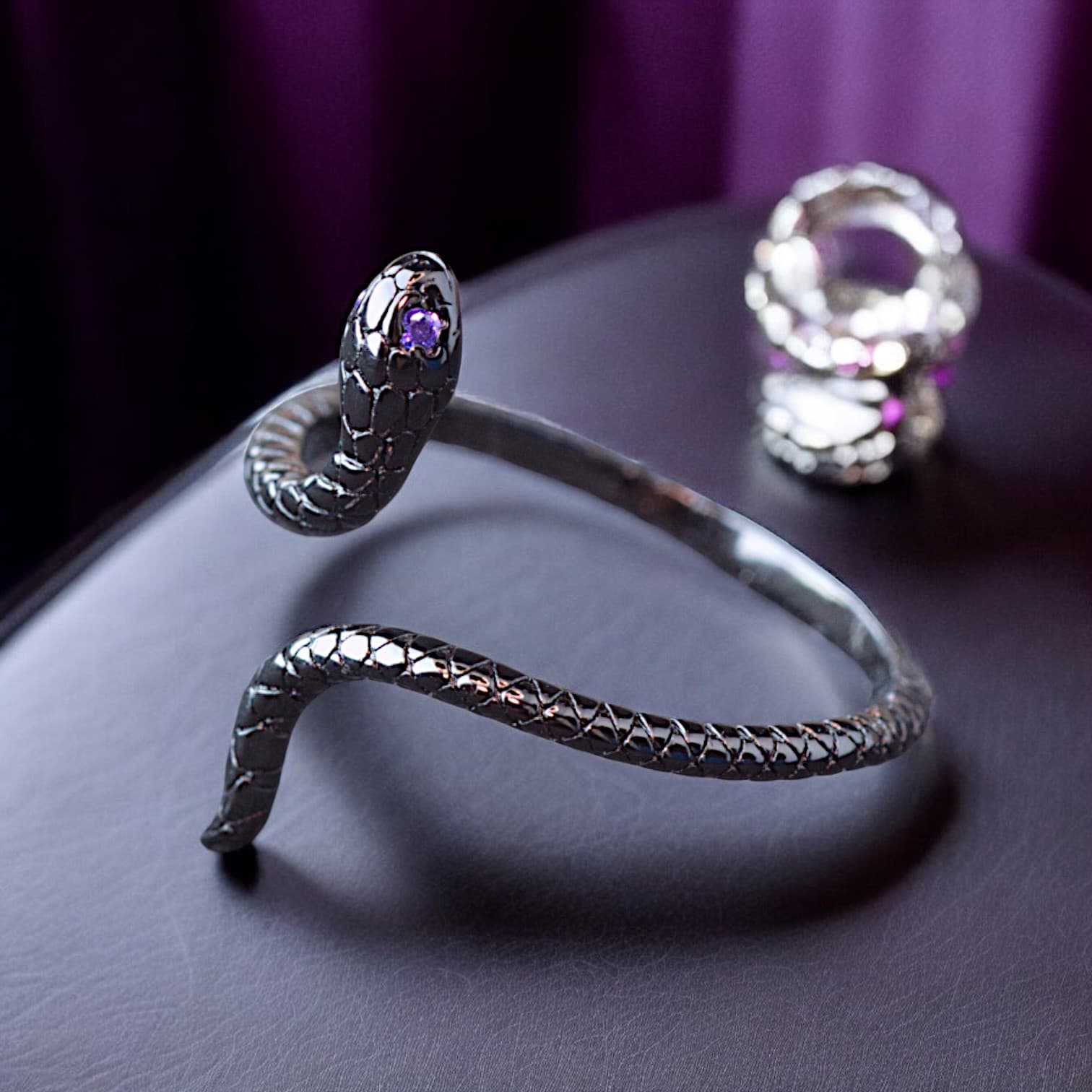 Pierścionek Czarny wąż srebro 925 i czarne złoto