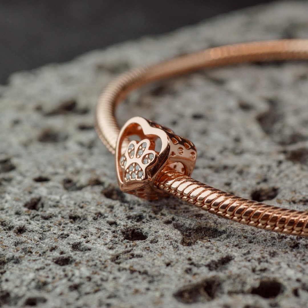 Charms zawieszka Łapka Pupila różowe złoto rose gold