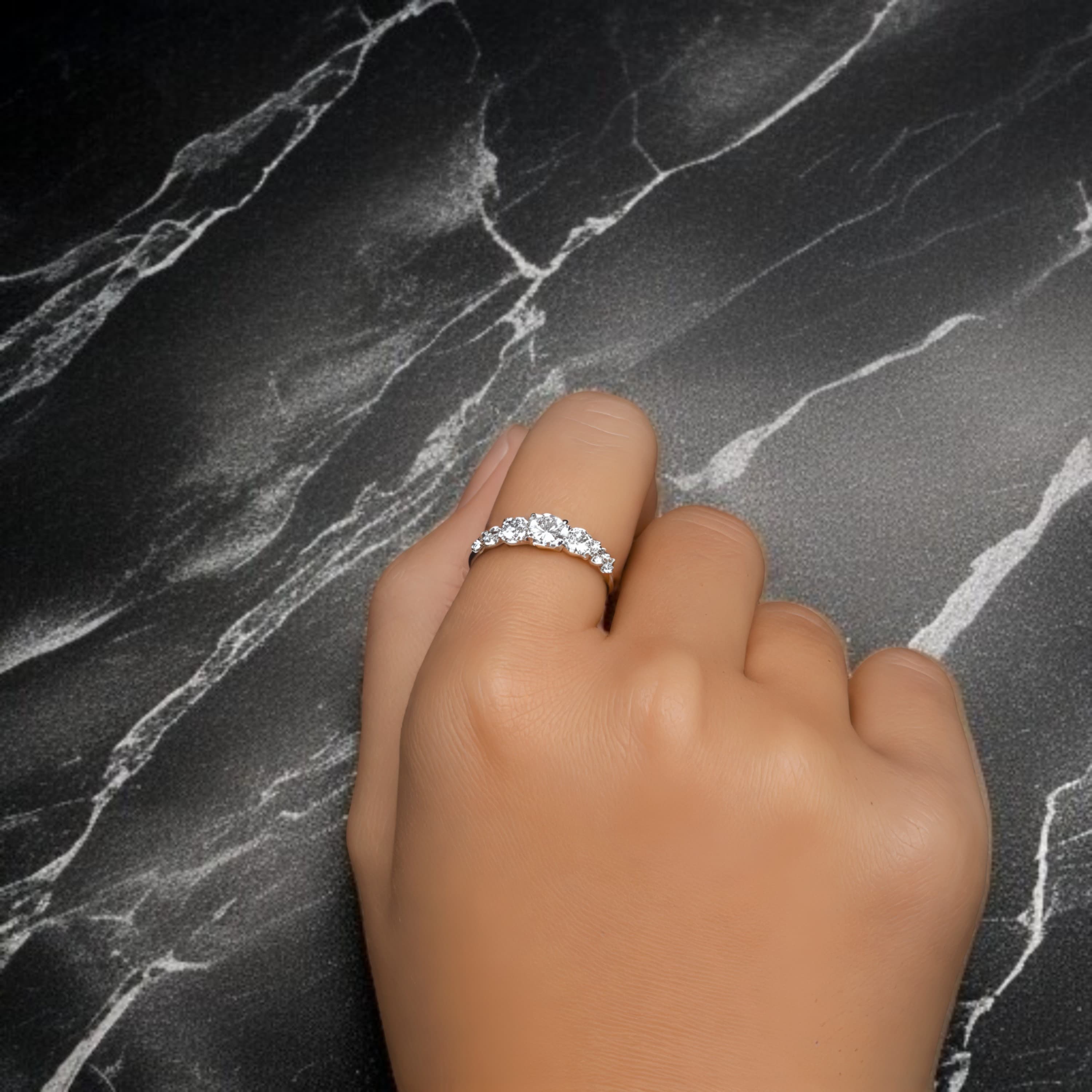 Srebrny pierścionek z moissanitami 1,12 ct kaskada 7 kamieni moissanit