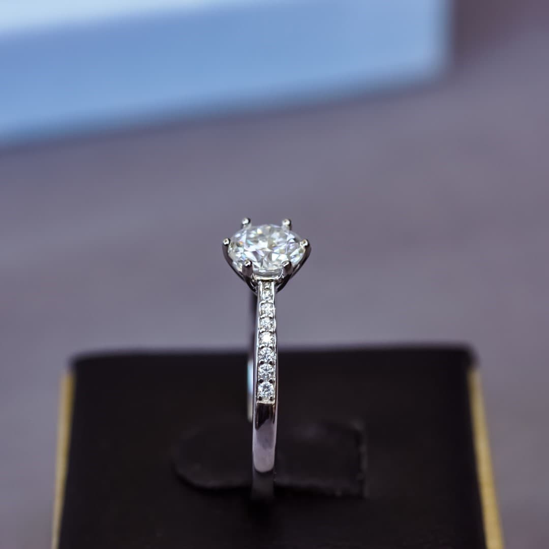 Pierścionek ze srebra 925 z diamentem moissanite 0.8 CT moissanit