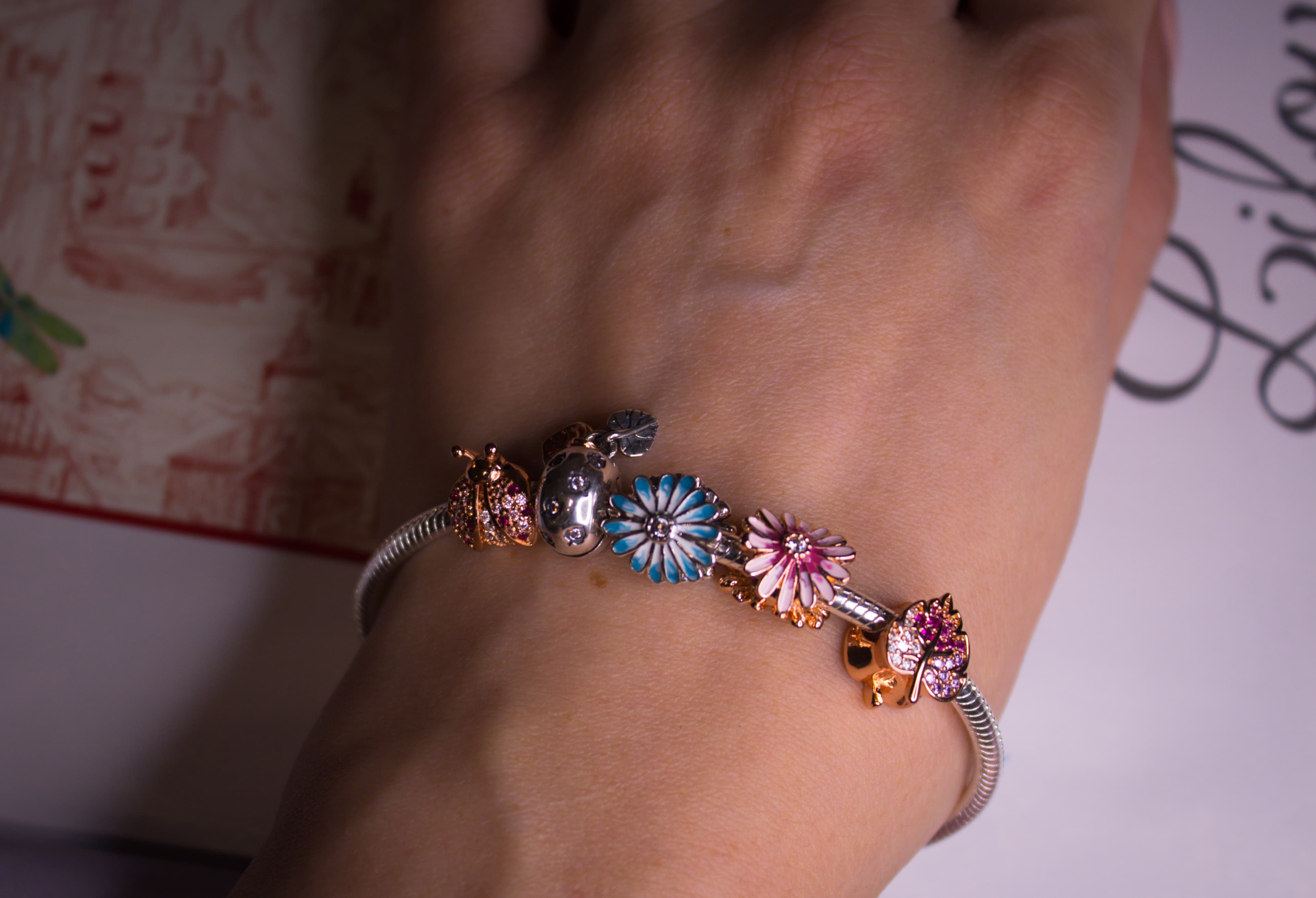 Charms zawieszka Stokrotka błękitna  srebro 925