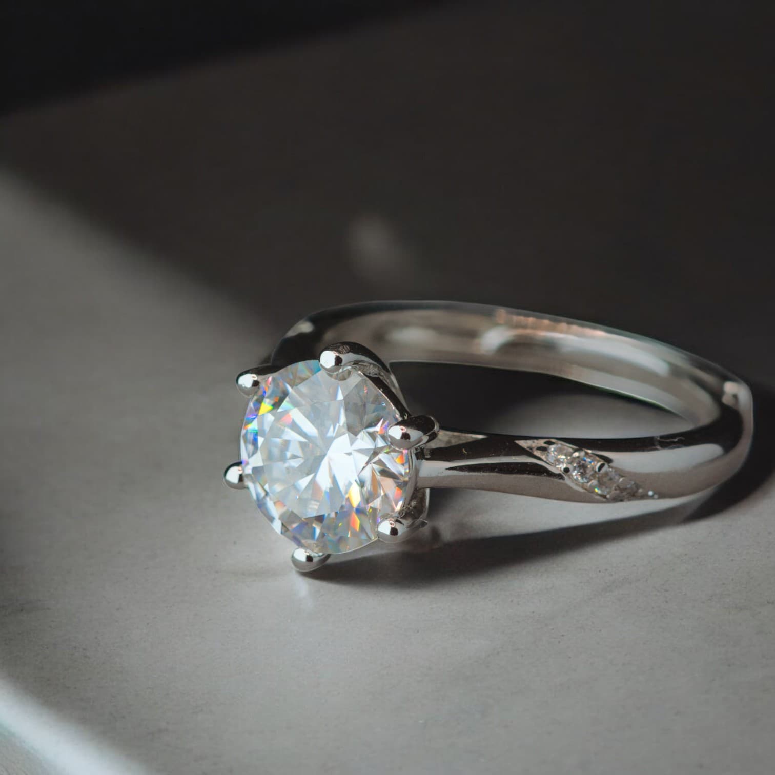 Pierścionek MOISSANITE 2 ct rozmiar regulowany