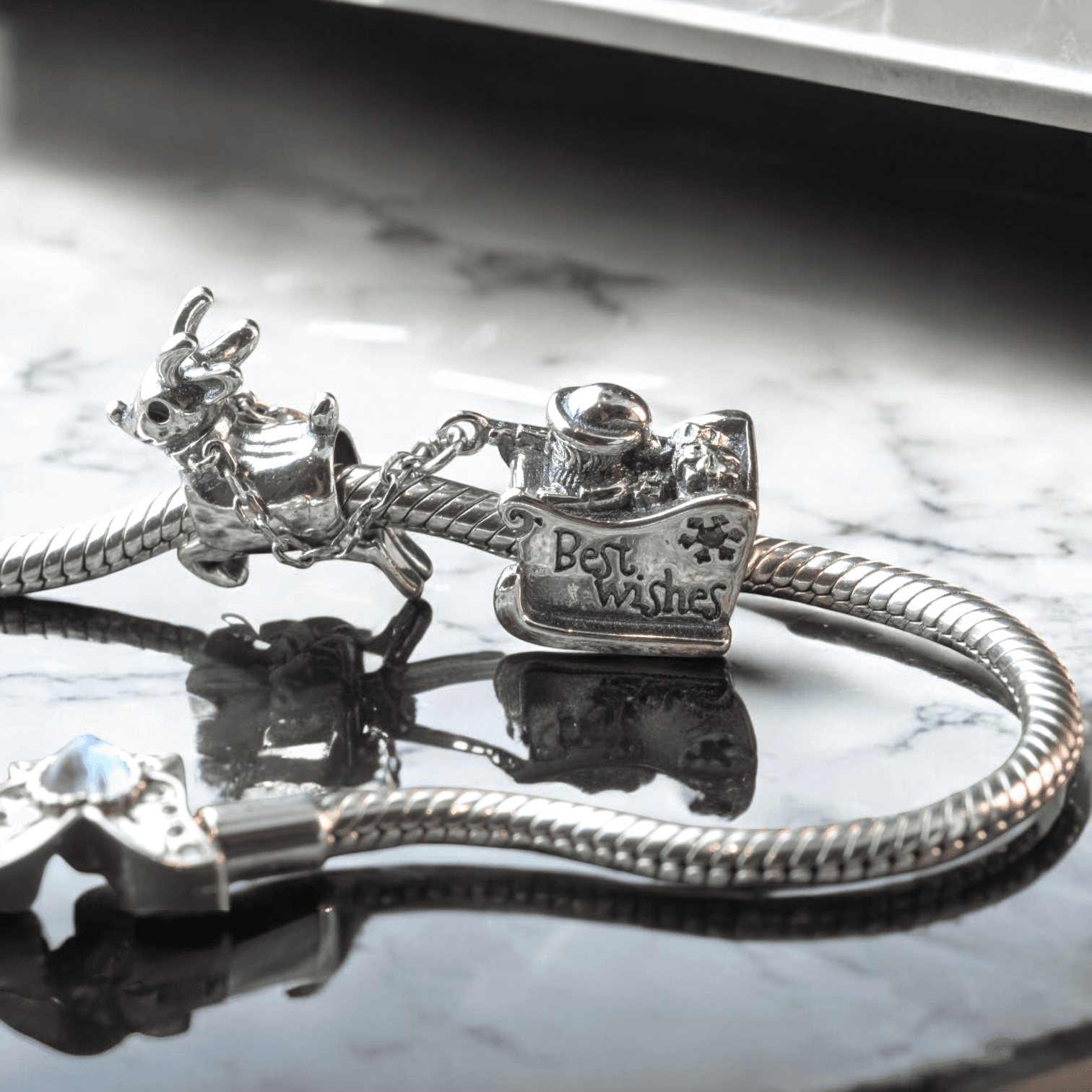 Charms Dwuczęściowy Pędzący Mikołaj