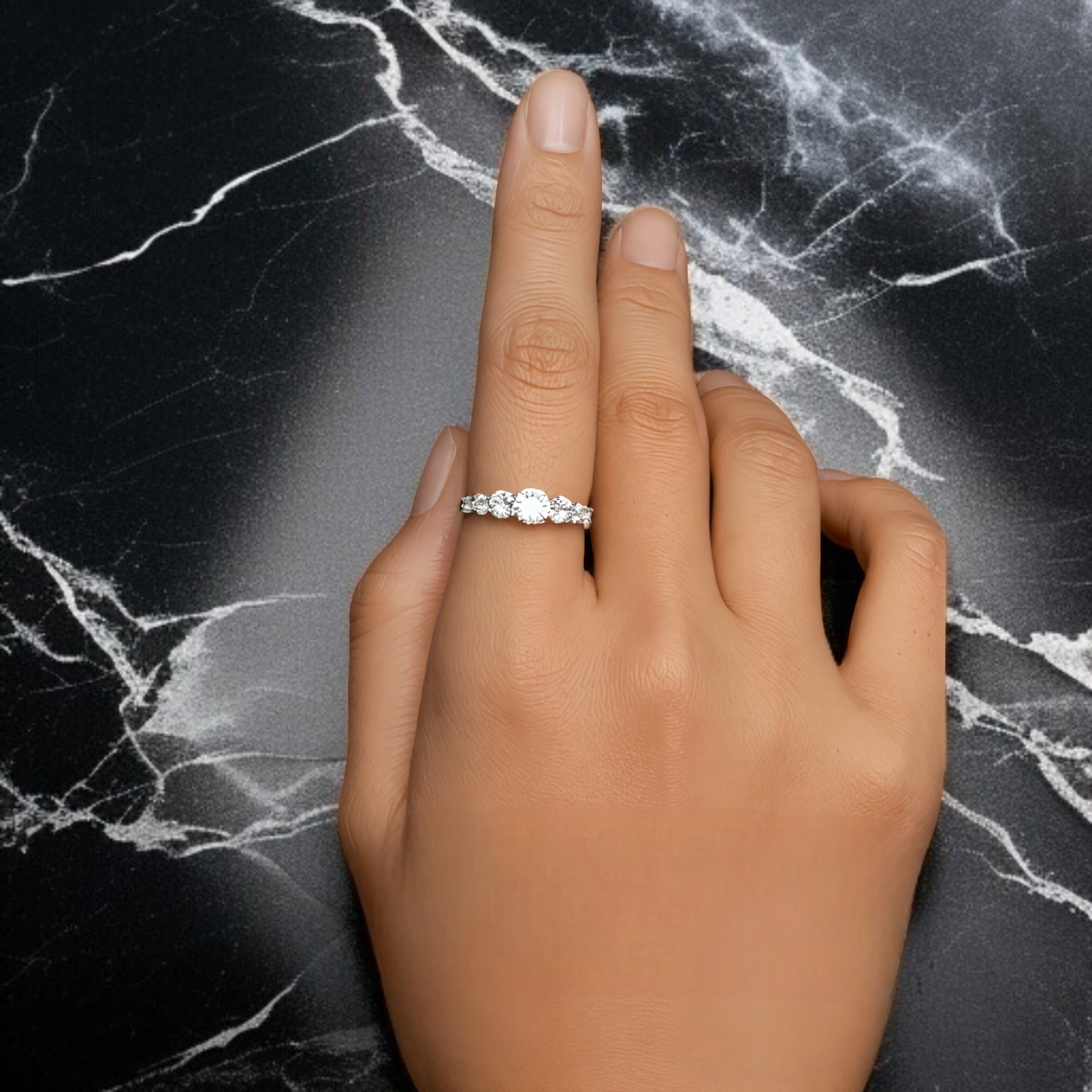 Srebrny pierścionek z moissanitami 1,12 ct kaskada 7 kamieni moissanit