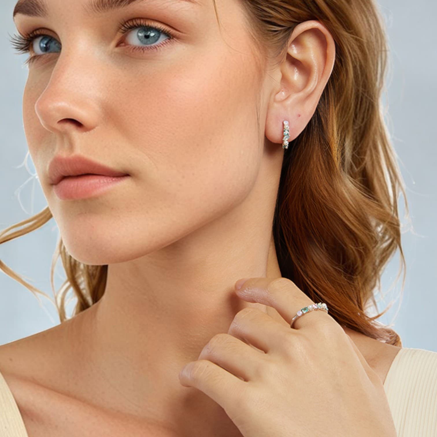 Pierścionek z kolorowymi kamieniami perłą opalem białe złoto srebro