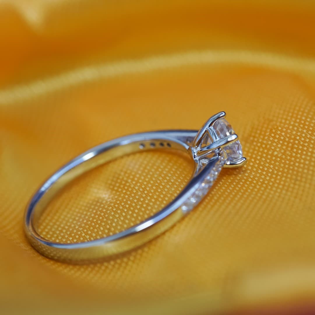 Pierścionek ze srebra 925 z diamentem moissanite 0.8 CT moissanit