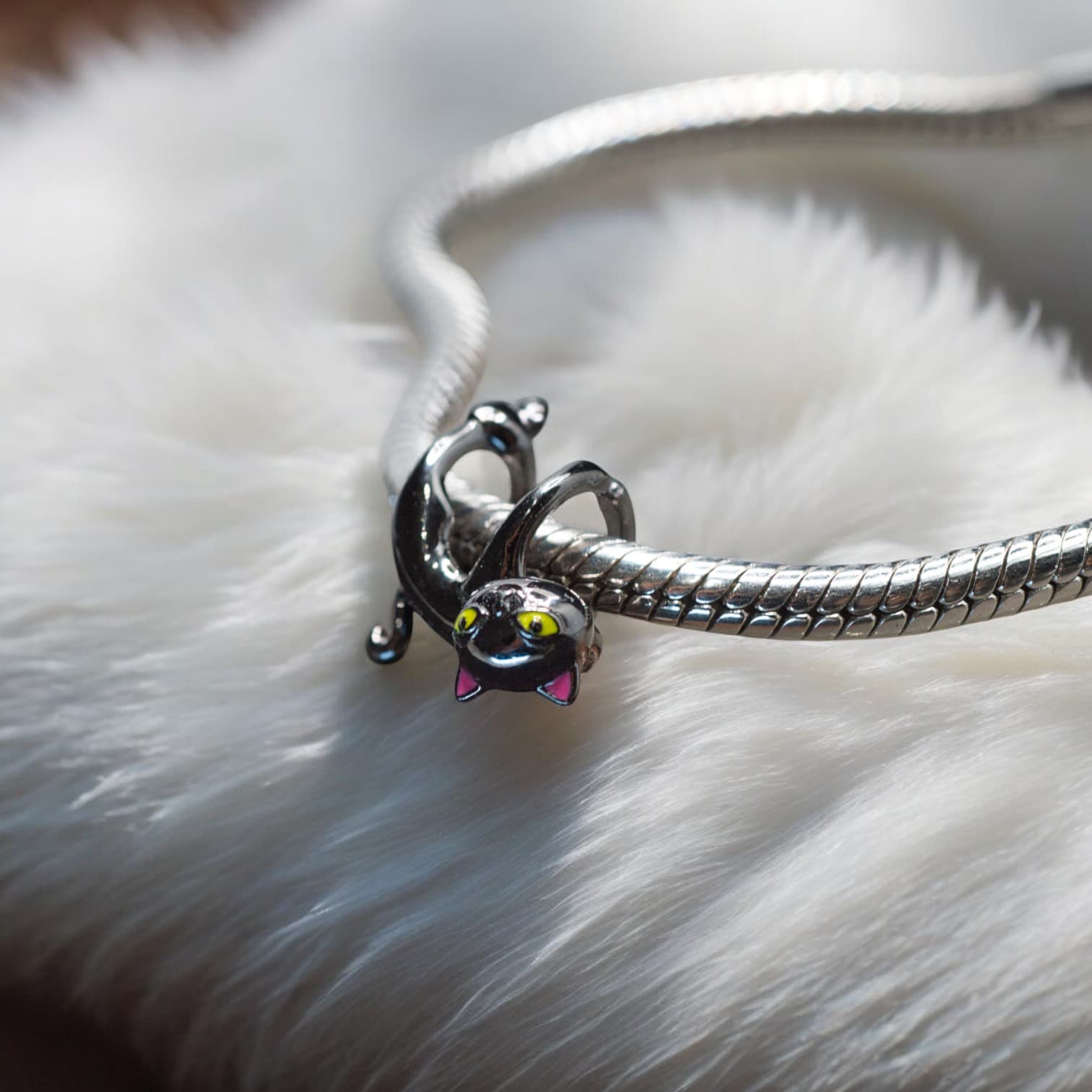 Charms Premium CZARNY KOT srebro 925 Czarne złoto