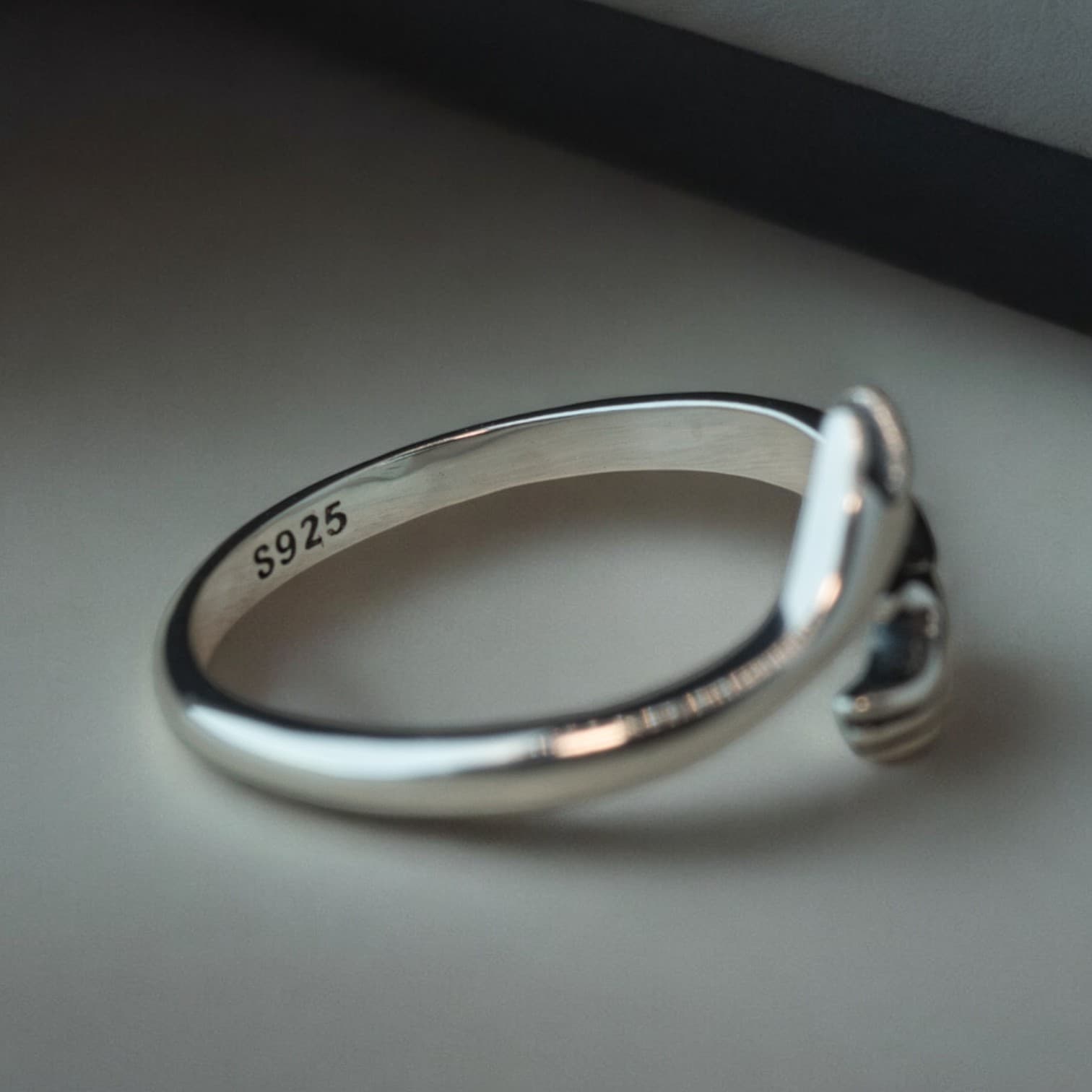 Pierścionek PRZYTULENIE srebro 925 przytul mnie Hug regulowany