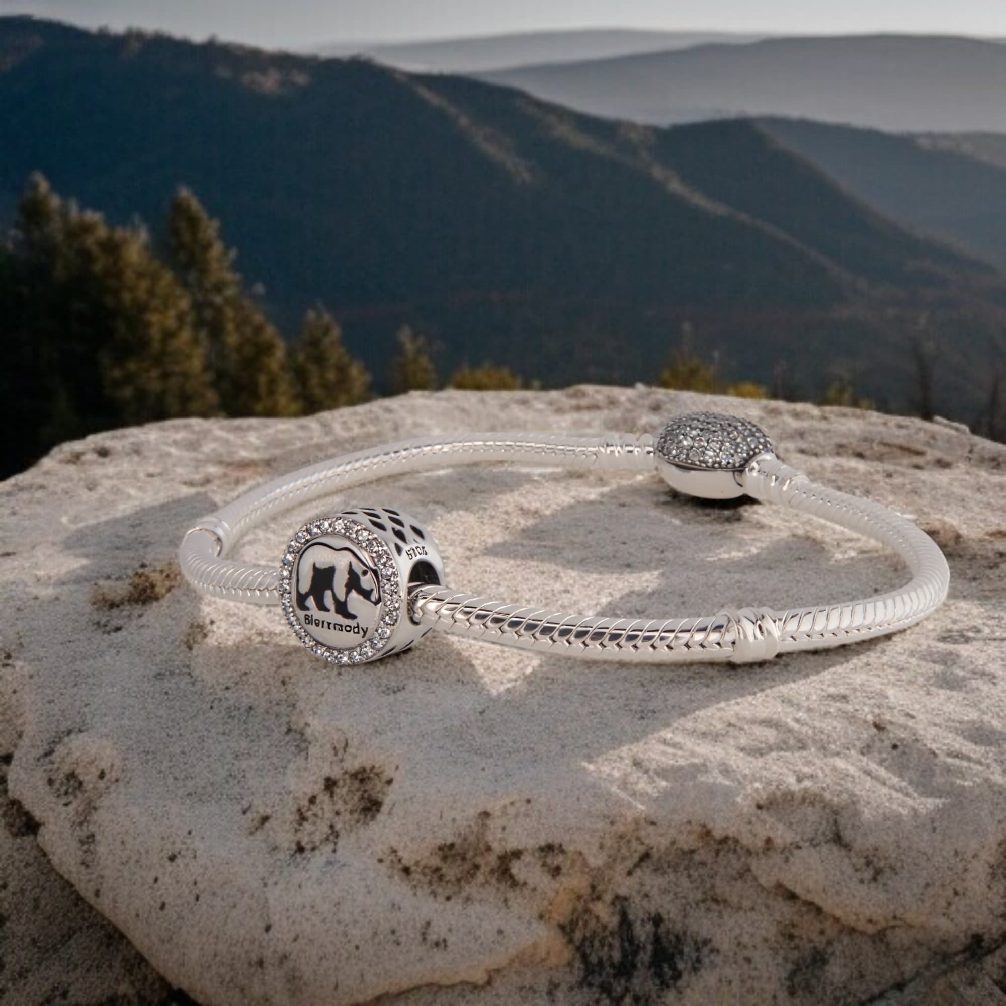 Charms Bieszczady Srebro 925 – Symbol Dzikiej Przyrody i Wolności niedźwiedź