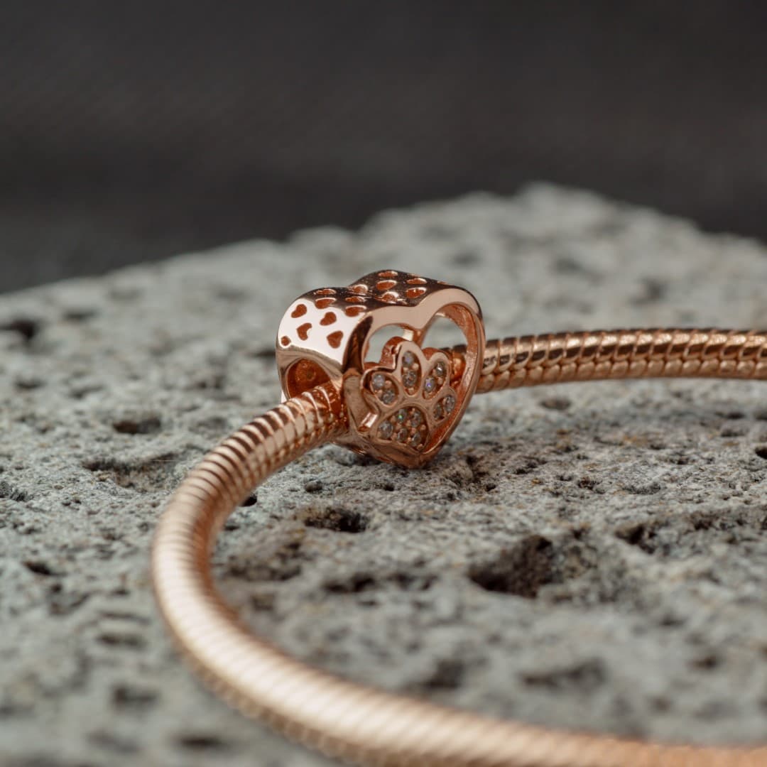 Charms zawieszka Łapka Pupila różowe złoto rose gold