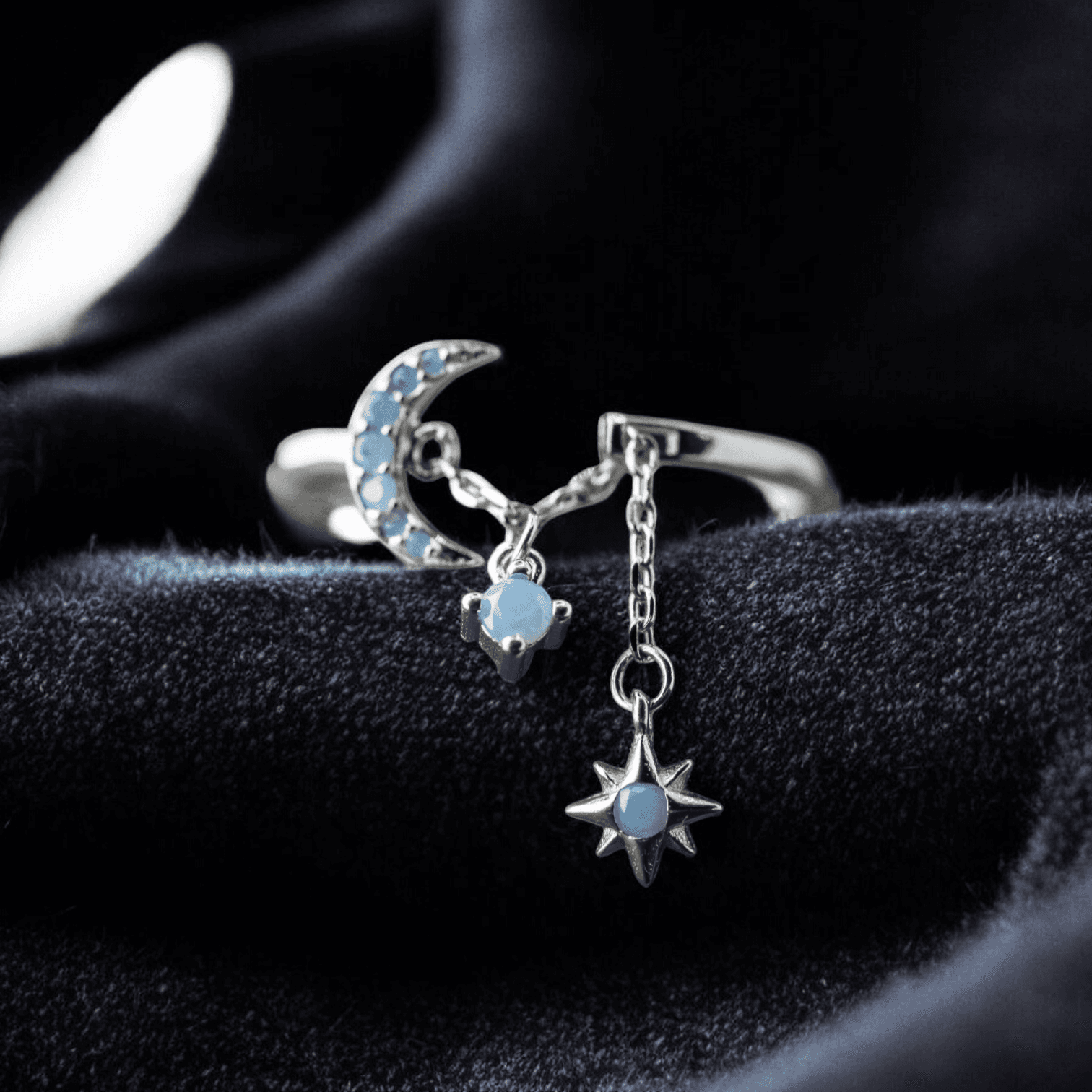 Pierścionek GWIAZDY Z KSIĘŻYCEM OPAL srebro 925 białe złoto