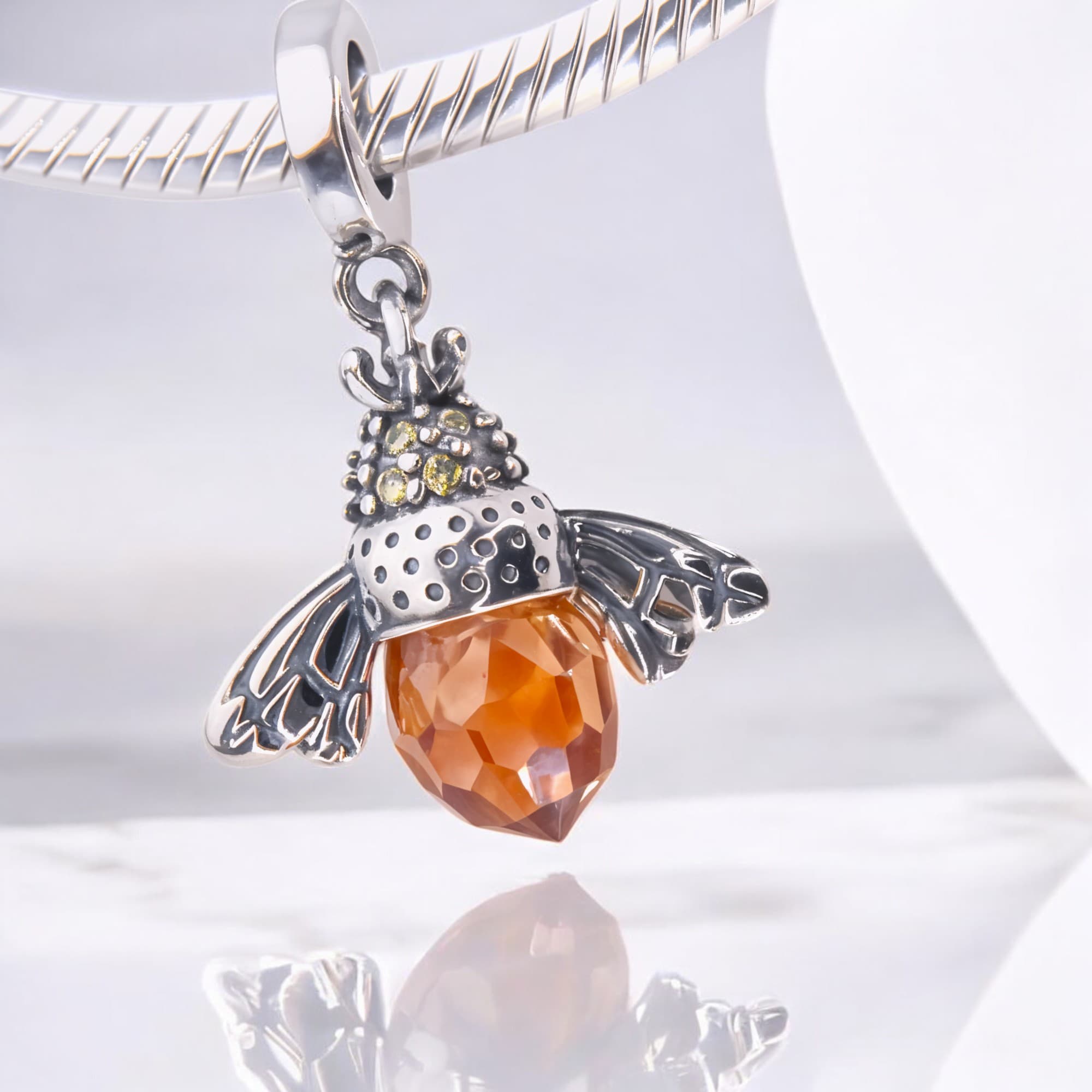 Charms Pszczoła królowa ul miód nektar srebro 925