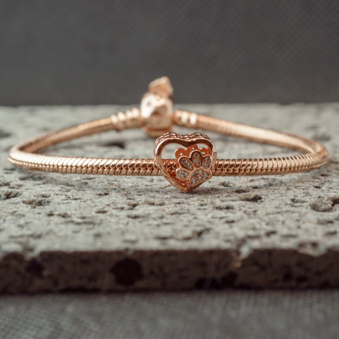 Charms zawieszka Łapka Pupila różowe złoto rose gold