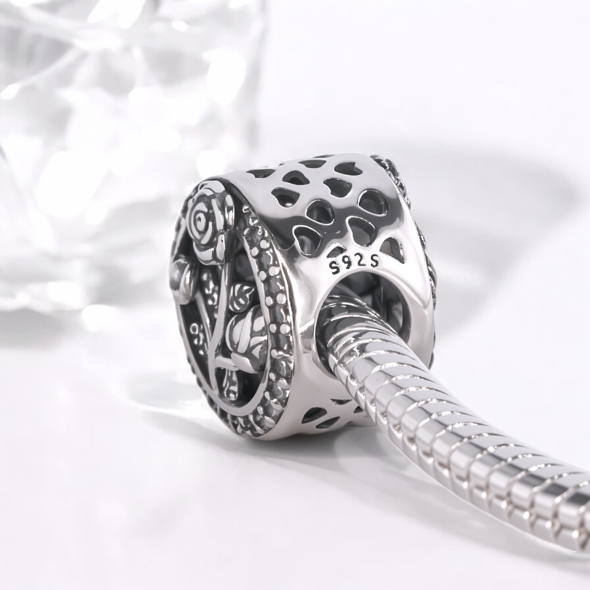 Srebrny charms 925 róża z cyrkoniami zawieszka do bransoletki modułowej