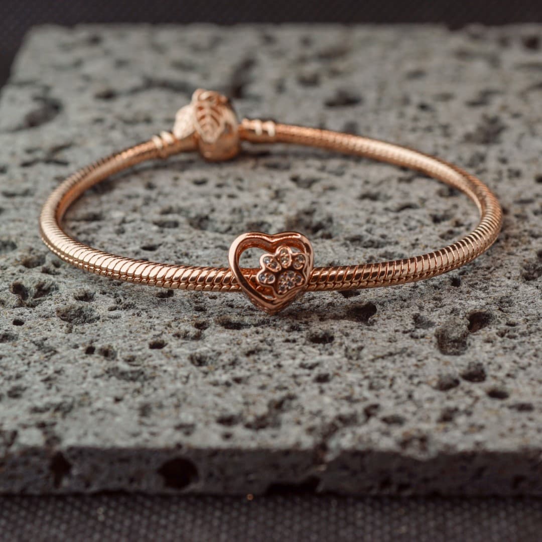 Charms zawieszka Łapka Pupila różowe złoto rose gold