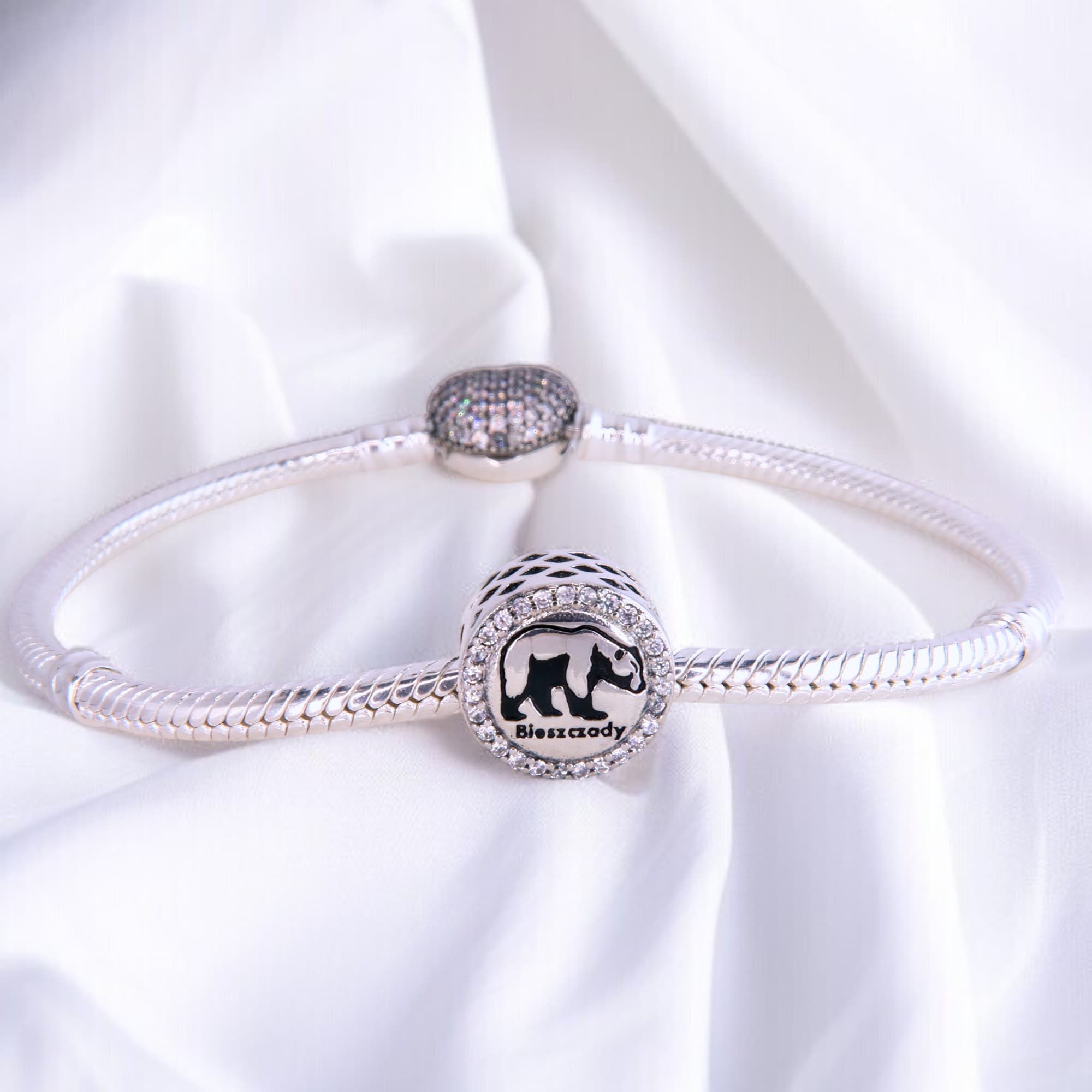 Charms Bieszczady Srebro 925 – Symbol Dzikiej Przyrody i Wolności niedźwiedź