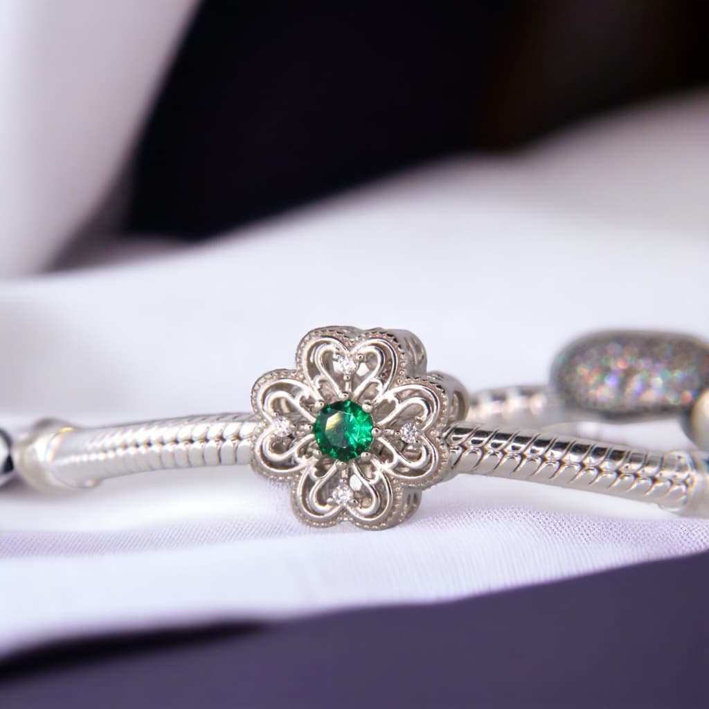 Charms AŻUROWA CZTEROLISTNA KONICZYNA srebro 925 platyna