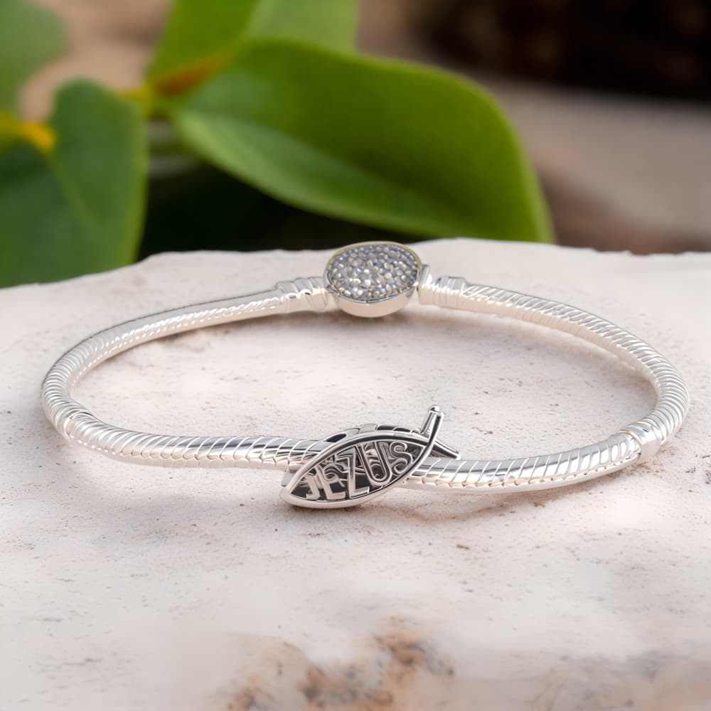 Charms "JEZUS Ryba" ze Srebra 925 – Symbol Chrześcijańskiej Wiary