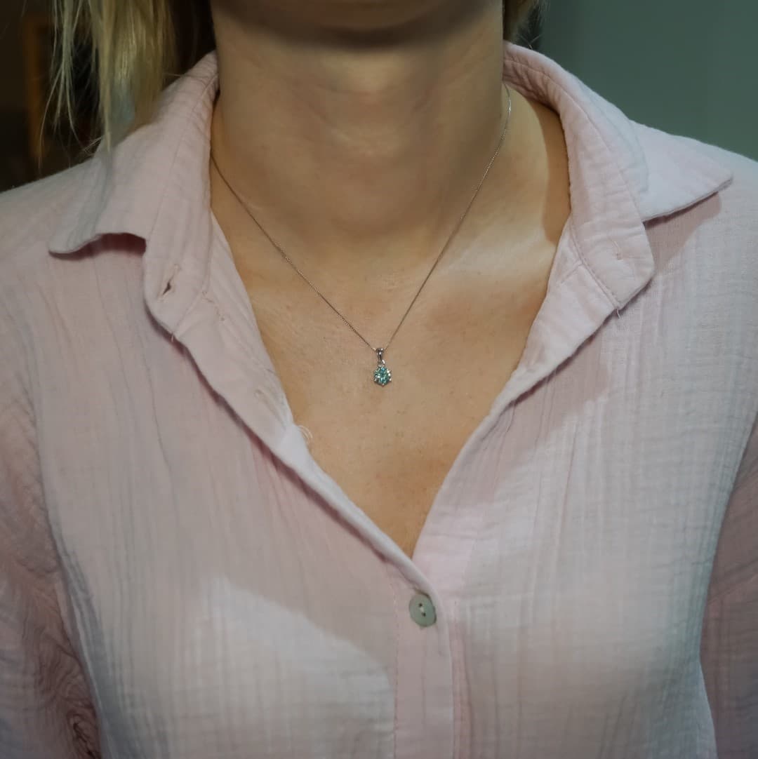 Naszyjnik Moissanite jasno zielony 1 ct 6,5 mm szmaragd