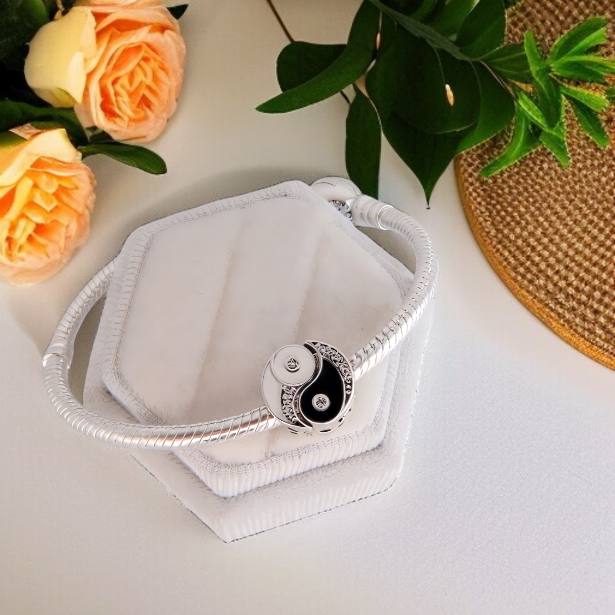 Srebrny charms Yin Yang Taiji-Bagua - 2 rozłączne zawieszki pokryte białym złotem