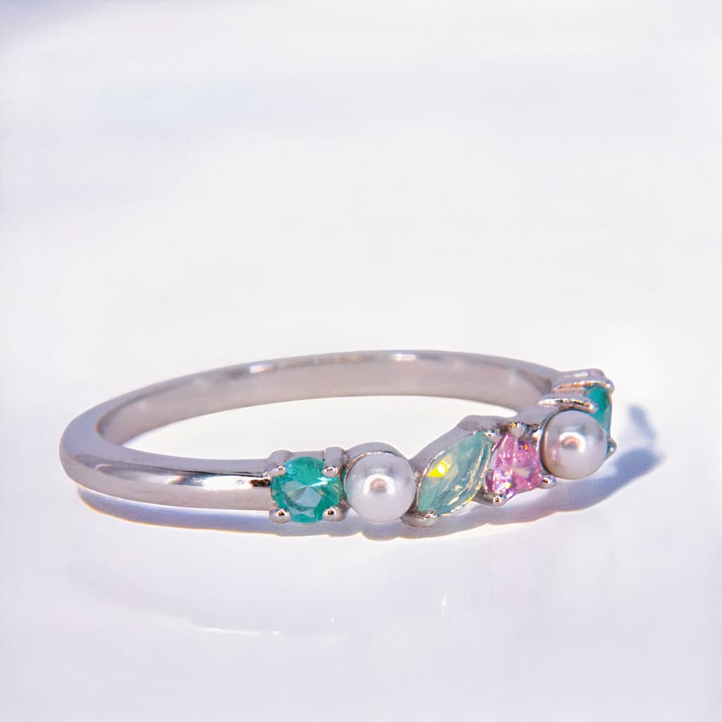 Pierścionek z kolorowymi kamieniami perłą opalem białe złoto srebro