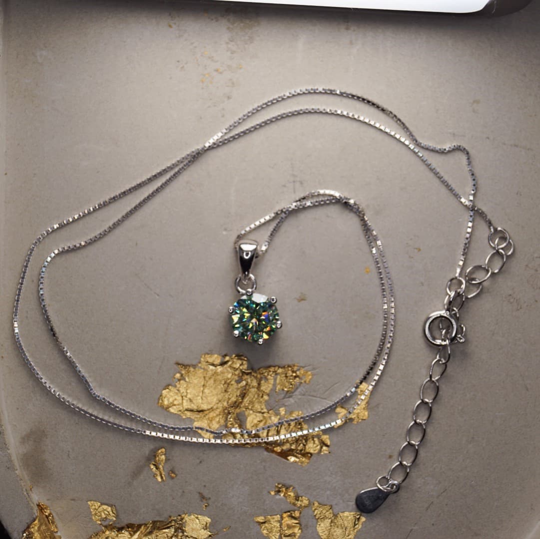 Naszyjnik Moissanite jasno zielony 1 ct 6,5 mm szmaragd