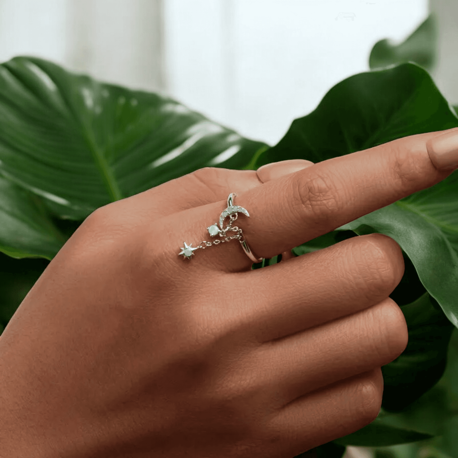 Pierścionek GWIAZDY Z KSIĘŻYCEM OPAL srebro 925 białe złoto