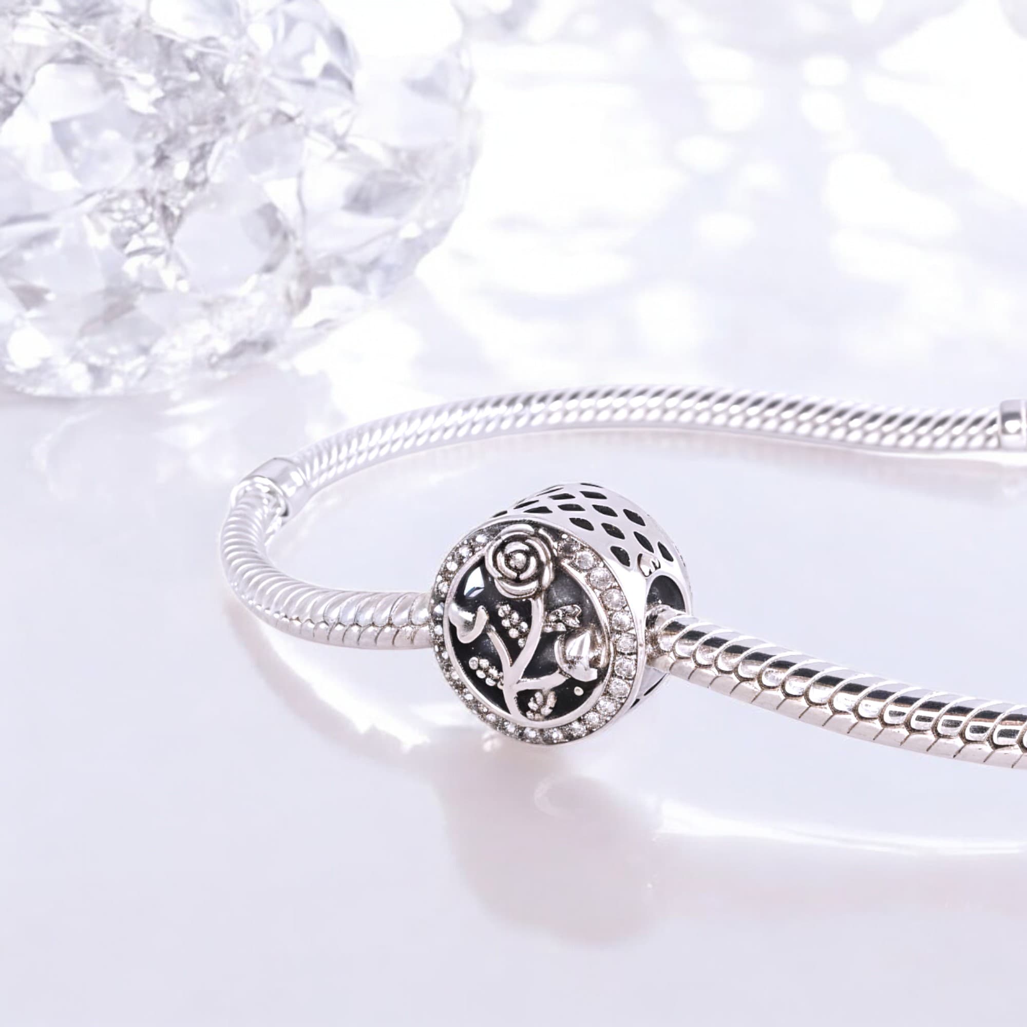 Srebrny charms 925 róża z cyrkoniami zawieszka do bransoletki modułowej