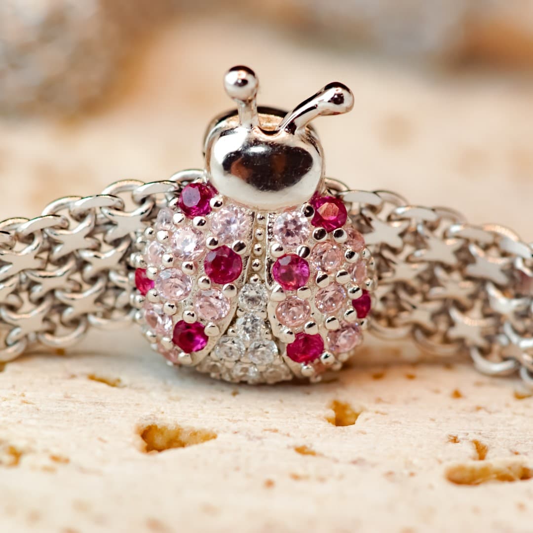 Charms Lśniąca Biedronka do płaskiej bransoletki Reflexions srebro 925